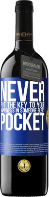 39,95 € Бесплатная доставка | Красное вино Издание RED MBE Бронировать Никогда не кладите ключ от своего счастья в чужой карман Синяя метка. Настраиваемая этикетка Бронировать 12 Месяцы Урожай 2015 Tempranillo