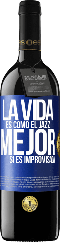 39,95 € Envío gratis | Vino Tinto Edición RED MBE Reserva La vida es como el jazz… mejor si es improvisada Etiqueta Azul. Etiqueta personalizable Reserva 12 Meses Cosecha 2014 Tempranillo