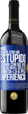 39,95 € Envio grátis | Vinho tinto Edição RED MBE Reserva Nunca discuta com um estúpido. Isso fará com que você desça ao nível dele e aí derrotá-lo-á pela experiência Etiqueta Azul. Etiqueta personalizável Reserva 12 Meses Colheita 2014 Tempranillo