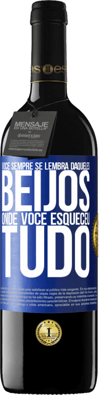 39,95 € Envio grátis | Vinho tinto Edição RED MBE Reserva Você sempre se lembra daqueles beijos onde você esqueceu tudo Etiqueta Azul. Etiqueta personalizável Reserva 12 Meses Colheita 2015 Tempranillo