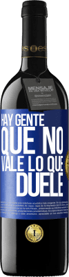 39,95 € Envío gratis | Vino Tinto Edición RED MBE Reserva Hay gente que no vale lo que duele Etiqueta Azul. Etiqueta personalizable Reserva 12 Meses Cosecha 2015 Tempranillo