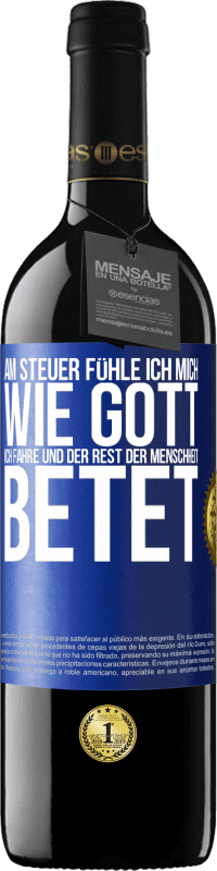 39,95 € Kostenloser Versand | Rotwein RED Ausgabe MBE Reserve Am Steuer fühle ich mich wie Gott. Ich fahre und der Rest der Menschheit betet Blaue Markierung. Anpassbares Etikett Reserve 12 Monate Ernte 2016 Tempranillo