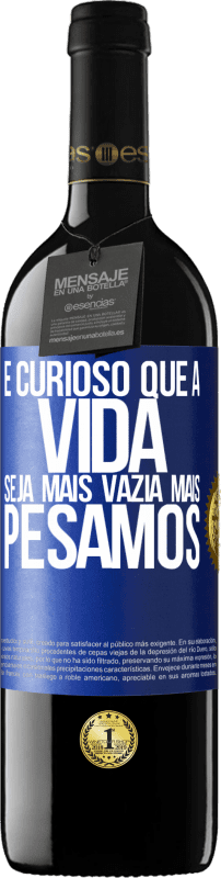 39,95 € Envio grátis | Vinho tinto Edição RED MBE Reserva É curioso que a vida seja mais vazia, mais pesamos Etiqueta Azul. Etiqueta personalizável Reserva 12 Meses Colheita 2015 Tempranillo