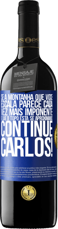 39,95 € Envio grátis | Vinho tinto Edição RED MBE Reserva Se a montanha que você escala parece cada vez mais imponente, é que o topo está se aproximando. Continue Carlos! Etiqueta Azul. Etiqueta personalizável Reserva 12 Meses Colheita 2015 Tempranillo