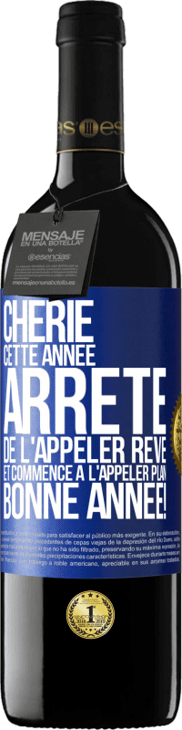 39,95 € Envoi gratuit | Vin rouge Édition RED MBE Réserve Chérie cette année, arrête de l'appeler rêve et commence à l'appeler plan. Bonne année! Étiquette Bleue. Étiquette personnalisable Réserve 12 Mois Récolte 2015 Tempranillo