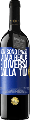 39,95 € Spedizione Gratuita | Vino rosso Edizione RED MBE Riserva Non sono pazzo, la mia realtà è diversa dalla tua Etichetta Blu. Etichetta personalizzabile Riserva 12 Mesi Raccogliere 2016 Tempranillo