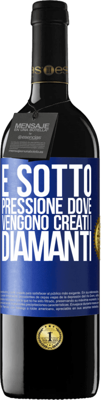 39,95 € Spedizione Gratuita | Vino rosso Edizione RED MBE Riserva È sotto pressione dove vengono creati i diamanti Etichetta Blu. Etichetta personalizzabile Riserva 12 Mesi Raccogliere 2015 Tempranillo