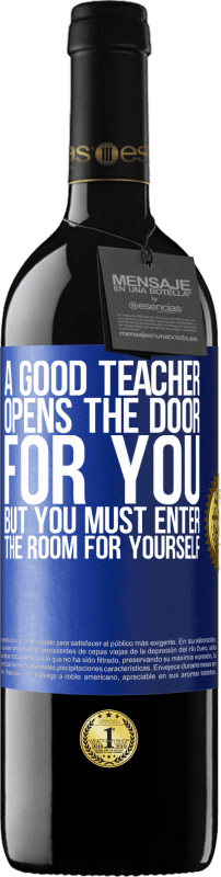 39,95 € 免费送货 | 红酒 RED版 MBE 预订 一位好老师为您打开门，但您必须自己进入房间 蓝色标签. 可自定义的标签 预订 12 个月 收成 2014 Tempranillo