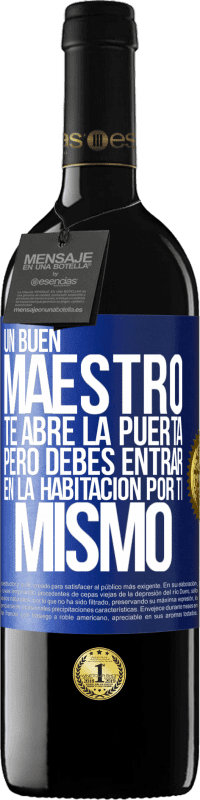 39,95 € Envío gratis | Vino Tinto Edición RED MBE Reserva Un buen maestro te abre la puerta, pero debes entrar en la habitación por ti mismo Etiqueta Azul. Etiqueta personalizable Reserva 12 Meses Cosecha 2016 Tempranillo