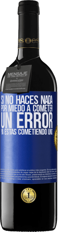 39,95 € Envío gratis | Vino Tinto Edición RED MBE Reserva Si no haces nada por miedo a cometer un error, ya estás cometiendo uno Etiqueta Azul. Etiqueta personalizable Reserva 12 Meses Cosecha 2015 Tempranillo