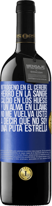 39,95 € Envío gratis | Vino Tinto Edición RED MBE Reserva Nitrógeno en el cerebro, hierro en la sangre, calcio en los huesos, y un alma en llamas. No me vuelva usted a decir que no Etiqueta Azul. Etiqueta personalizable Reserva 12 Meses Cosecha 2016 Tempranillo