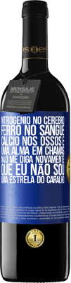 39,95 € Envio grátis | Vinho tinto Edição RED MBE Reserva Nitrogênio no cérebro, ferro no sangue, cálcio nos ossos e uma alma em chamas. Não me diga novamente que eu não sou uma Etiqueta Azul. Etiqueta personalizável Reserva 12 Meses Colheita 2015 Tempranillo