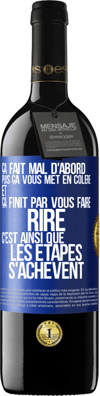 39,95 € Envoi gratuit | Vin rouge Édition RED MBE Réserve Ça fait mal d'abord puis ça vous met en colère et ça finit par vous faire rire. C'est ainsi que les étapes s'achèvent Étiquette Bleue. Étiquette personnalisable Réserve 12 Mois Récolte 2015 Tempranillo