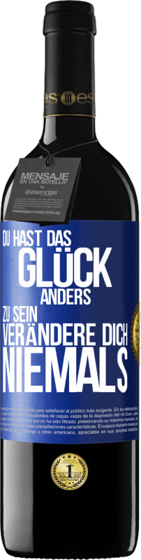 39,95 € Kostenloser Versand | Rotwein RED Ausgabe MBE Reserve Du hast das Glück, anders zu sein. Verändere dich niemals Blaue Markierung. Anpassbares Etikett Reserve 12 Monate Ernte 2015 Tempranillo