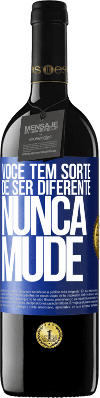 39,95 € Envio grátis | Vinho tinto Edição RED MBE Reserva Você tem sorte de ser diferente. Nunca mude Etiqueta Azul. Etiqueta personalizável Reserva 12 Meses Colheita 2015 Tempranillo