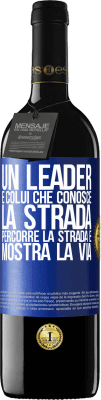 39,95 € Spedizione Gratuita | Vino rosso Edizione RED MBE Riserva Un leader è colui che conosce la strada, percorre la strada e mostra la via Etichetta Blu. Etichetta personalizzabile Riserva 12 Mesi Raccogliere 2014 Tempranillo