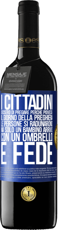 39,95 € Spedizione Gratuita | Vino rosso Edizione RED MBE Riserva I cittadini decisero di pregare perché piovesse. Il giorno della preghiera, le persone si radunarono, ma solo un bambino Etichetta Blu. Etichetta personalizzabile Riserva 12 Mesi Raccogliere 2015 Tempranillo