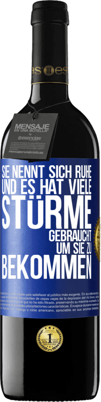 39,95 € Kostenloser Versand | Rotwein RED Ausgabe MBE Reserve Sie nennt sich Ruhe, und es hat viele Stürme gebraucht, um sie zu bekommen Blaue Markierung. Anpassbares Etikett Reserve 12 Monate Ernte 2015 Tempranillo