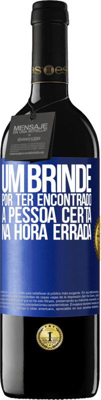 39,95 € Envio grátis | Vinho tinto Edição RED MBE Reserva Um brinde por ter encontrado a pessoa certa na hora errada Etiqueta Azul. Etiqueta personalizável Reserva 12 Meses Colheita 2015 Tempranillo