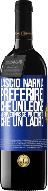 39,95 € Spedizione Gratuita | Vino rosso Edizione RED MBE Riserva Lascio Narnia. Preferirei che un leone mi governasse piuttosto che un ladro Etichetta Blu. Etichetta personalizzabile Riserva 12 Mesi Raccogliere 2015 Tempranillo