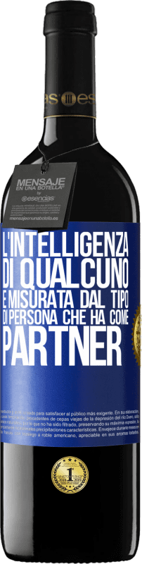 39,95 € Spedizione Gratuita | Vino rosso Edizione RED MBE Riserva L'intelligenza di qualcuno è misurata dal tipo di persona che ha come partner Etichetta Blu. Etichetta personalizzabile Riserva 12 Mesi Raccogliere 2015 Tempranillo