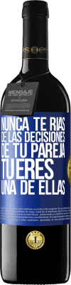 39,95 € Envío gratis | Vino Tinto Edición RED MBE Reserva Nunca te rías de las decisiones de tu pareja. Tú eres una de ellas Etiqueta Azul. Etiqueta personalizable Reserva 12 Meses Cosecha 2015 Tempranillo