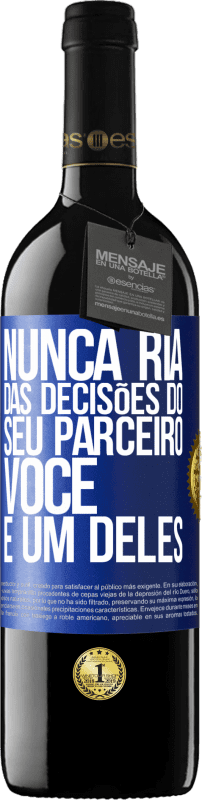 39,95 € Envio grátis | Vinho tinto Edição RED MBE Reserva Nunca ria das decisões do seu parceiro. Você é um deles Etiqueta Azul. Etiqueta personalizável Reserva 12 Meses Colheita 2015 Tempranillo