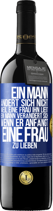 39,95 € Kostenloser Versand | Rotwein RED Ausgabe MBE Reserve Ein Mann ändert sich nicht, weil eine Frau ihn liebt. Ein Mann verändert sich, wenn er anfängt, eine Frau zu lieben Blaue Markierung. Anpassbares Etikett Reserve 12 Monate Ernte 2015 Tempranillo