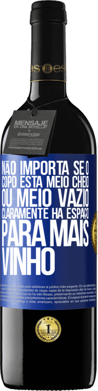 39,95 € Envio grátis | Vinho tinto Edição RED MBE Reserva Não importa se o copo está meio cheio ou meio vazio. Claramente, há espaço para mais vinho Etiqueta Azul. Etiqueta personalizável Reserva 12 Meses Colheita 2015 Tempranillo