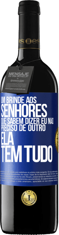 39,95 € Envio grátis | Vinho tinto Edição RED MBE Reserva Um brinde aos senhores que sabem dizer eu não preciso de outro, ela tem tudo Etiqueta Azul. Etiqueta personalizável Reserva 12 Meses Colheita 2015 Tempranillo