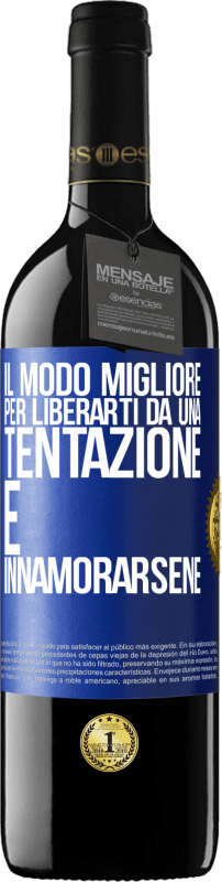 39,95 € Spedizione Gratuita | Vino rosso Edizione RED MBE Riserva Il modo migliore per liberarti da una tentazione è innamorarsene Etichetta Blu. Etichetta personalizzabile Riserva 12 Mesi Raccogliere 2015 Tempranillo