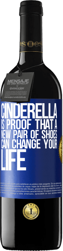 39,95 € 免费送货 | 红酒 RED版 MBE 预订 灰姑娘证明了一双新鞋可以改变您的生活 蓝色标签. 可自定义的标签 预订 12 个月 收成 2014 Tempranillo