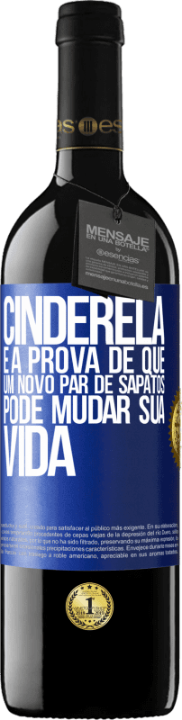 39,95 € Envio grátis | Vinho tinto Edição RED MBE Reserva Cinderela é a prova de que um novo par de sapatos pode mudar sua vida Etiqueta Azul. Etiqueta personalizável Reserva 12 Meses Colheita 2015 Tempranillo