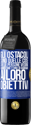 39,95 € Spedizione Gratuita | Vino rosso Edizione RED MBE Riserva Gli ostacoli sono quelle cose che le persone vedono quando smettono di guardare ai loro obiettivi Etichetta Blu. Etichetta personalizzabile Riserva 12 Mesi Raccogliere 2016 Tempranillo