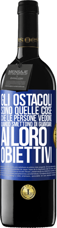 39,95 € Spedizione Gratuita | Vino rosso Edizione RED MBE Riserva Gli ostacoli sono quelle cose che le persone vedono quando smettono di guardare ai loro obiettivi Etichetta Blu. Etichetta personalizzabile Riserva 12 Mesi Raccogliere 2015 Tempranillo