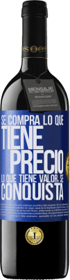 39,95 € Envío gratis | Vino Tinto Edición RED MBE Reserva Se compra lo que tiene precio. Lo que tiene valor, se conquista Etiqueta Azul. Etiqueta personalizable Reserva 12 Meses Cosecha 2015 Tempranillo