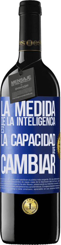 39,95 € Envío gratis | Vino Tinto Edición RED MBE Reserva La medida de la inteligencia es la capacidad de cambiar Etiqueta Azul. Etiqueta personalizable Reserva 12 Meses Cosecha 2015 Tempranillo