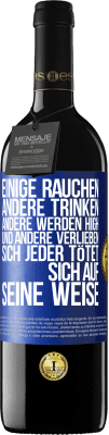 39,95 € Kostenloser Versand | Rotwein RED Ausgabe MBE Reserve Einige rauchen, andere trinken, andere werden high und andere verlieben sich. Jeder tötet sich auf seine Weise Blaue Markierung. Anpassbares Etikett Reserve 12 Monate Ernte 2014 Tempranillo