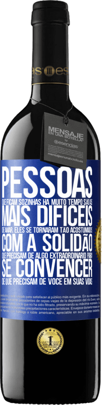 39,95 € Envio grátis | Vinho tinto Edição RED MBE Reserva Pessoas que ficam sozinhas há muito tempo são as mais difíceis de amar. Eles se tornaram tão acostumados com a solidão que Etiqueta Azul. Etiqueta personalizável Reserva 12 Meses Colheita 2015 Tempranillo