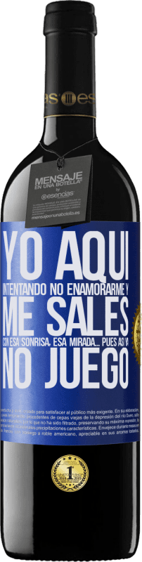 39,95 € Envío gratis | Vino Tinto Edición RED MBE Reserva Yo aquí, intentando no enamorarme y me sales con esa sonrisa, esa mirada… pues así ya no juego Etiqueta Azul. Etiqueta personalizable Reserva 12 Meses Cosecha 2015 Tempranillo