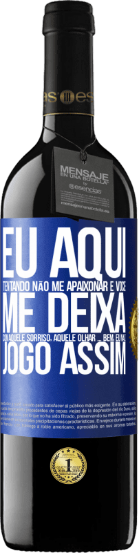 39,95 € Envio grátis | Vinho tinto Edição RED MBE Reserva Eu aqui tentando não me apaixonar e você me deixa com aquele sorriso, aquele olhar ... bem, eu não brinco assim Etiqueta Azul. Etiqueta personalizável Reserva 12 Meses Colheita 2015 Tempranillo