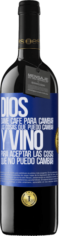 39,95 € Envío gratis | Vino Tinto Edición RED MBE Reserva Dios, dame café para cambiar las cosas que puedo cambiar, y vino para aceptar las cosas que no puedo cambiar Etiqueta Azul. Etiqueta personalizable Reserva 12 Meses Cosecha 2015 Tempranillo