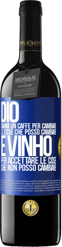 39,95 € Spedizione Gratuita | Vino rosso Edizione RED MBE Riserva Dio, dammi il caffè per cambiare le cose che posso cambiare, ed è arrivato ad accettare le cose che non posso cambiare Etichetta Blu. Etichetta personalizzabile Riserva 12 Mesi Raccogliere 2015 Tempranillo