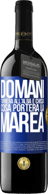 39,95 € Spedizione Gratuita | Vino rosso Edizione RED MBE Riserva Domani tornerà all'alba e chissà cosa porterà la marea Etichetta Blu. Etichetta personalizzabile Riserva 12 Mesi Raccogliere 2014 Tempranillo