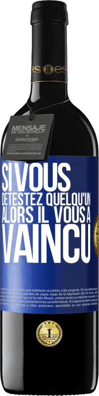39,95 € Envoi gratuit | Vin rouge Édition RED MBE Réserve Si vous détestez quelqu'un, alors il vous a vaincu Étiquette Bleue. Étiquette personnalisable Réserve 12 Mois Récolte 2015 Tempranillo