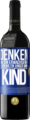 39,95 € Kostenloser Versand | Rotwein RED Ausgabe MBE Reserve Denken wie ein Erwachsener, leben wie ein junger Mann, sich verhalten wie ein alter Mann und immer denken wie ein Kind Blaue Markierung. Anpassbares Etikett Reserve 12 Monate Ernte 2015 Tempranillo