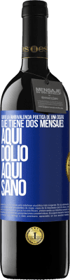 39,95 € Envío gratis | Vino Tinto Edición RED MBE Reserva Adoro la ambivalencia poética de una cicatriz, que tiene dos mensajes: aquí dolió, aquí sanó Etiqueta Azul. Etiqueta personalizable Reserva 12 Meses Cosecha 2016 Tempranillo