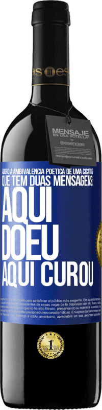 39,95 € Envio grátis | Vinho tinto Edição RED MBE Reserva Adoro a ambivalência poética de uma cicatriz, que tem duas mensagens: aqui doeu, aqui curou Etiqueta Azul. Etiqueta personalizável Reserva 12 Meses Colheita 2016 Tempranillo