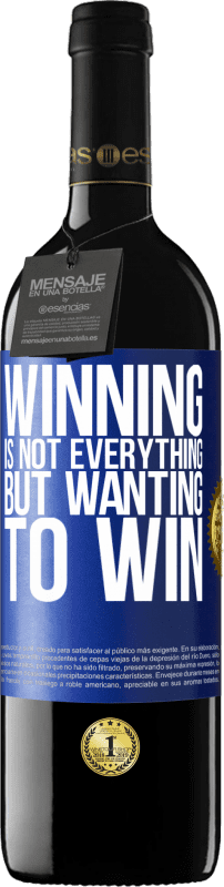 39,95 € 送料無料 | 赤ワイン REDエディション MBE 予約する 勝つことはすべてではありませんが、勝ちたい 青いタグ. カスタマイズ可能なラベル 予約する 12 月 収穫 2016 Tempranillo