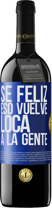 39,95 € Envío gratis | Vino Tinto Edición RED MBE Reserva Sé feliz. Eso vuelve loca a la gente Etiqueta Azul. Etiqueta personalizable Reserva 12 Meses Cosecha 2015 Tempranillo